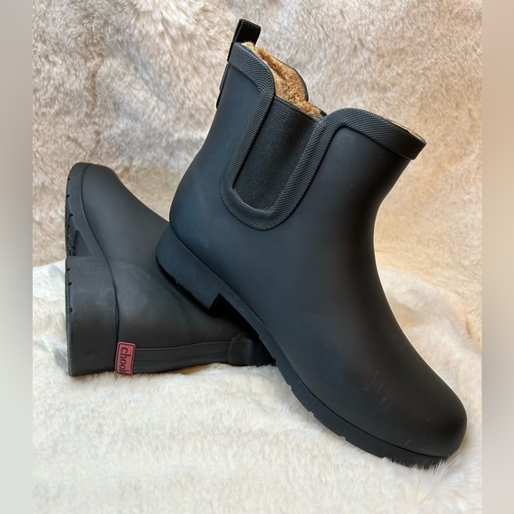 Chooka 100% water proof Chelsea Bootie in Matte black with plush lining Sz-8. L - Picture 1 of 11